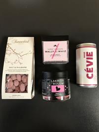 Valentins æske med søde lækkerier & rosé i flot gaveæske